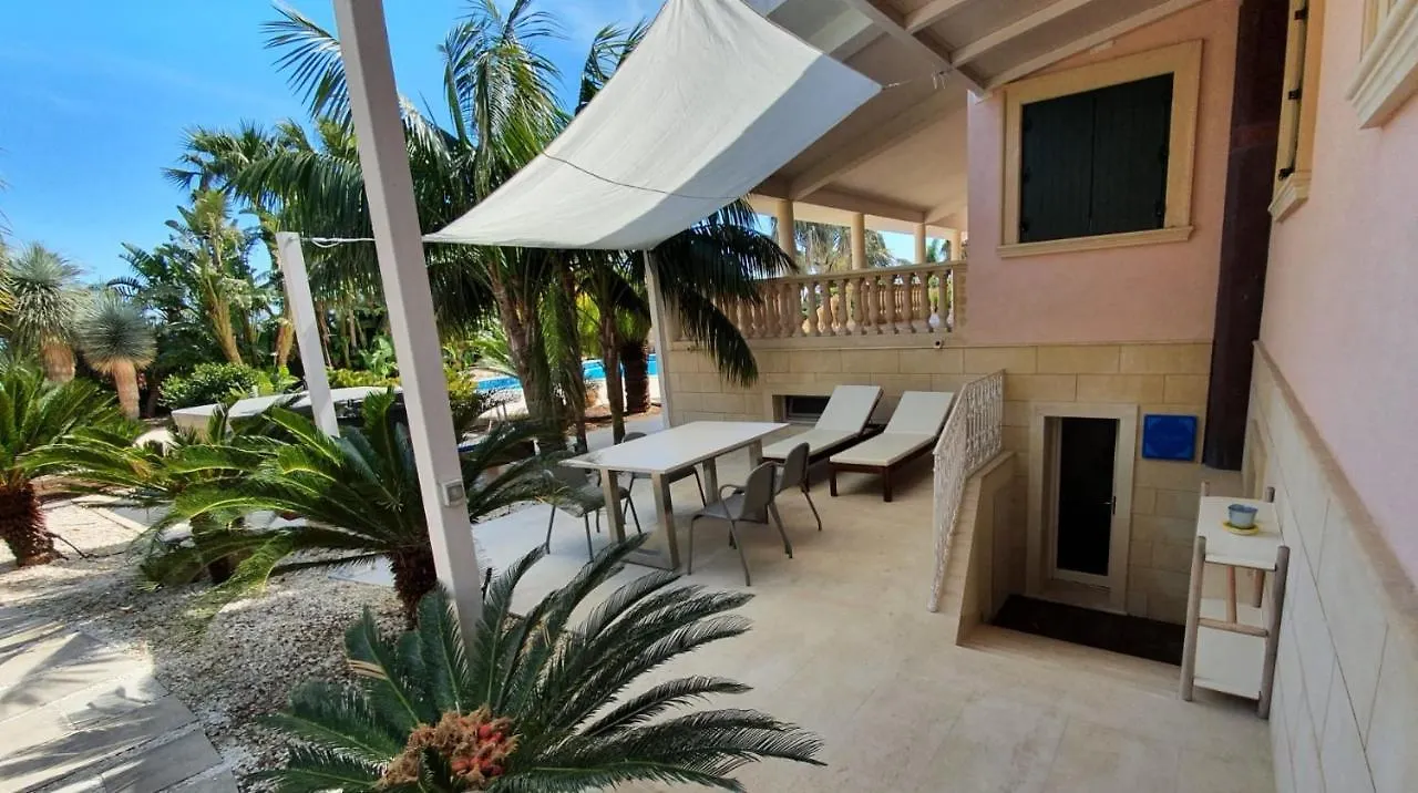 Villa Bismarkia Fanusa Apartment